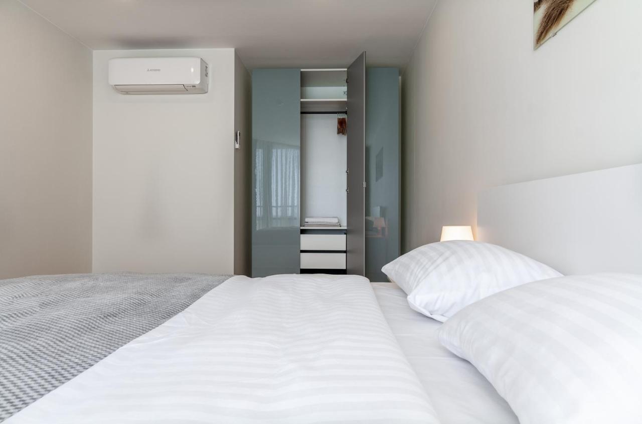 Elija Swan-Toy Apartments Šventoji Екстериор снимка
