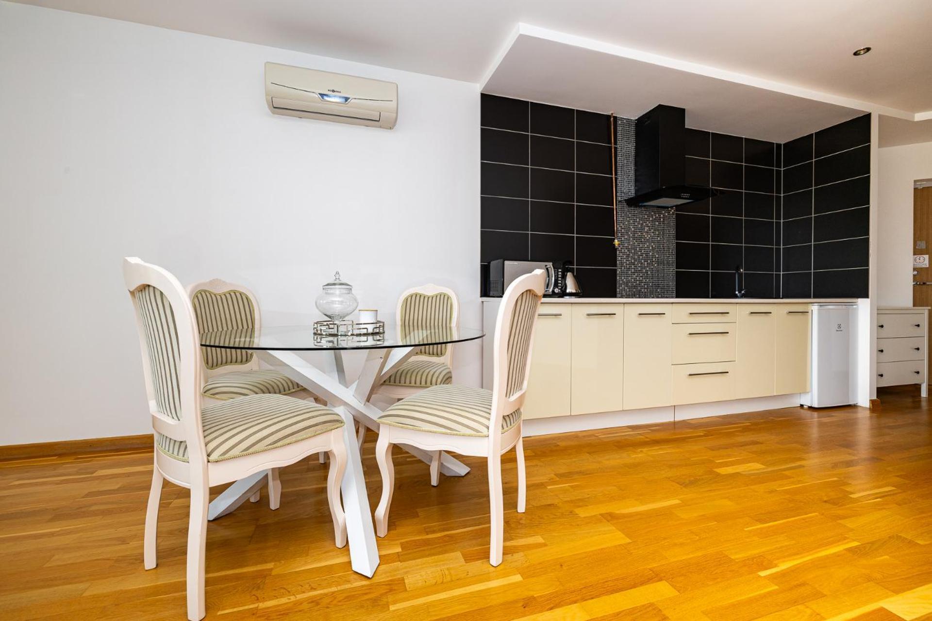 Elija Swan-Toy Apartments Šventoji Екстериор снимка